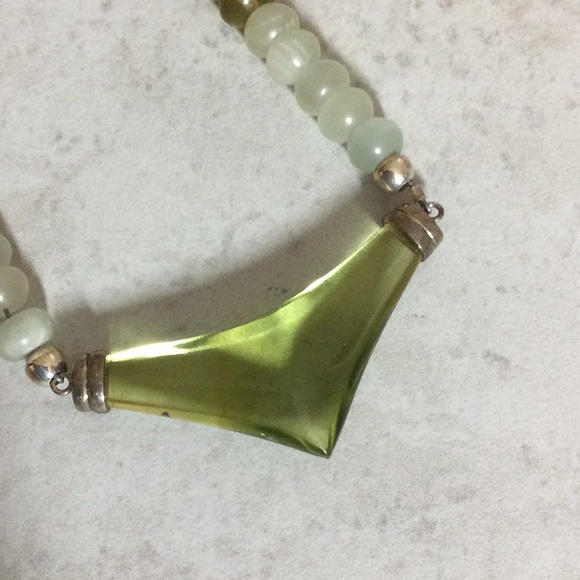 Lime green pendant bead necklace - Picture 3 of 7